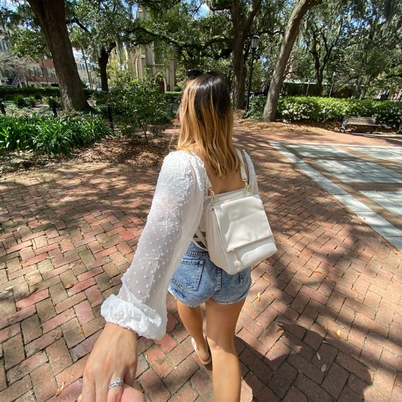 Beautiful white blouse! - Picture 10 of 10